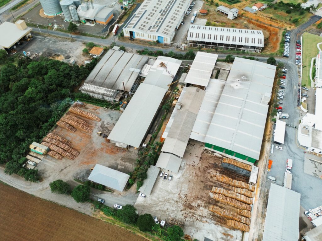 Vista aérea da fábrica da LG Madeiras em Ituporanga, Santa Catarina